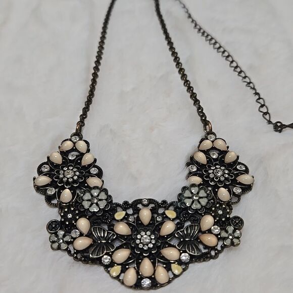 Floral Cookie Lee Necklace  - Picture 2 of 3